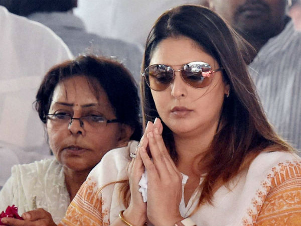 नगमा नगमा