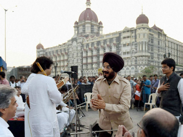 शहीदों के सम्मान में 