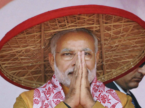 गोवाहाटी पहुंचे पीएम मोदी