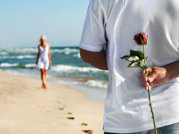 मोजे के किनारे काटना