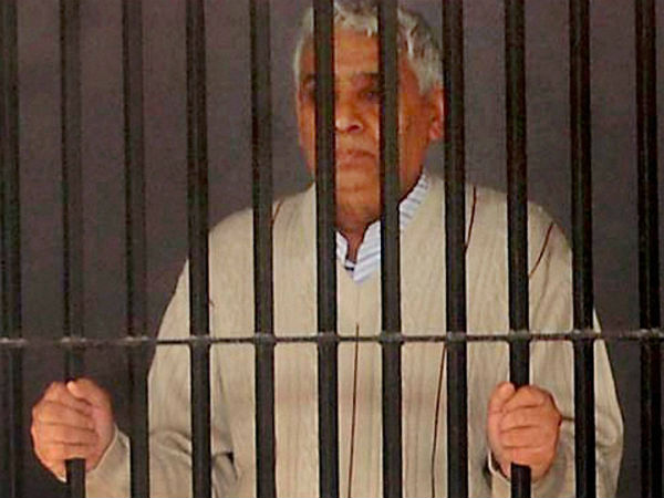 खूब चला बाबाओं का खेल खूब चला बाबाओं का खेल