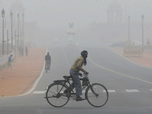 Foggy morning in Delhi, Long distance trains rescheduled Foggy morning in Delhi, Long distance trains rescheduled