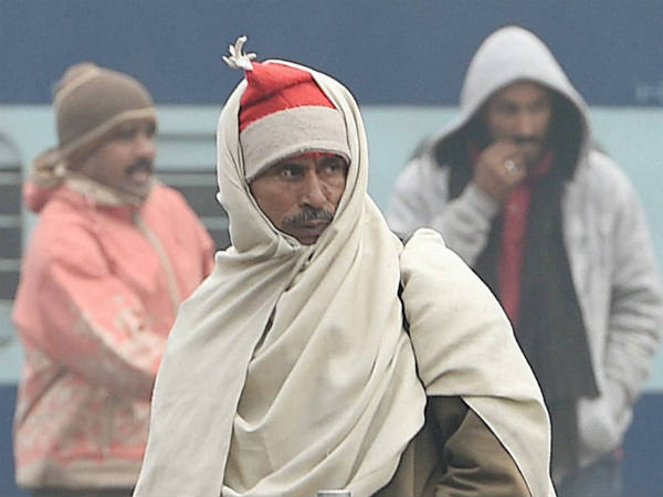 बर्फिली हवाओं से लोग परेशान