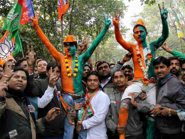 बीजेपी डूबी जश्न में