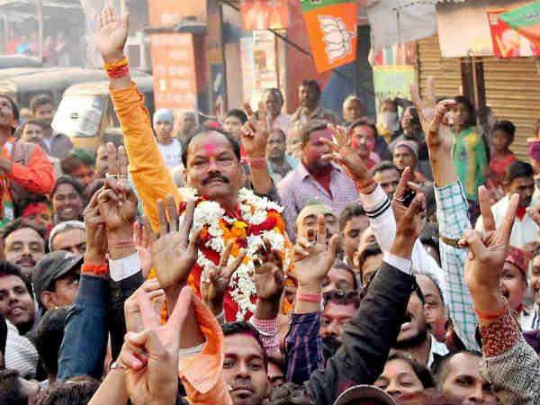 बीजेपी डूबी जश्न में