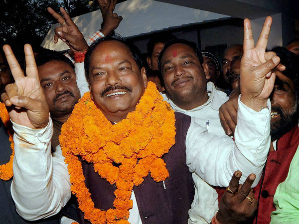 भूमि क़ानूनों में संशोधन के खिलाफ विपक्ष ने आदिवासियों को जोड़ा