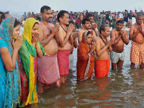 संगम में डुबकी