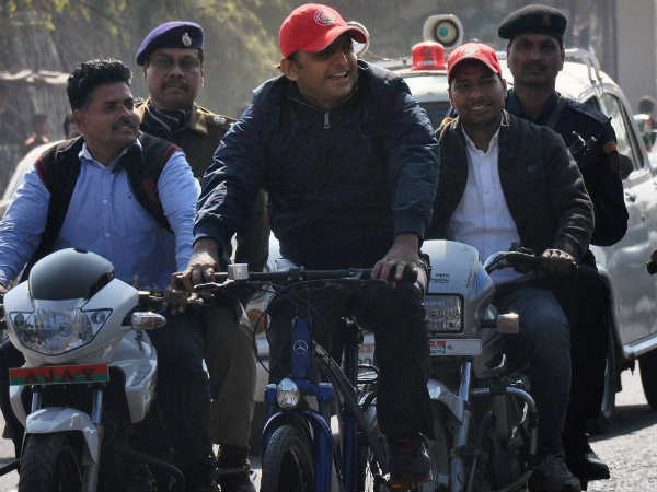 अखिलेश यादव अखिलेश यादव