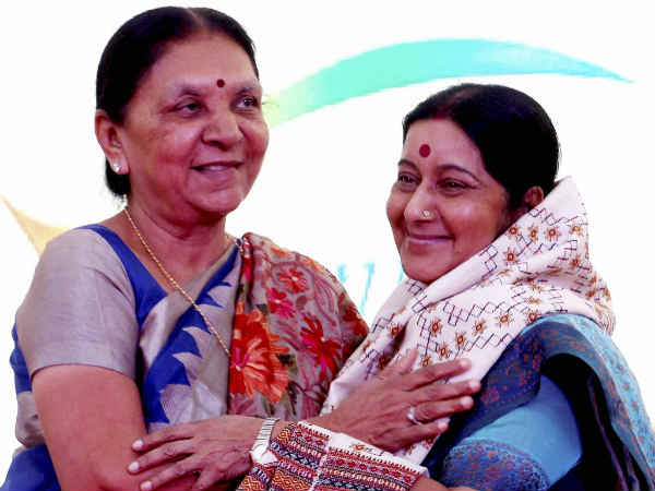 सुषमा स्वराज-आनंदीबेन पटेल सुषमा स्वराज-आनंदीबेन पटेल