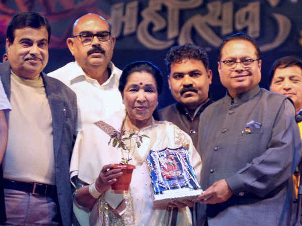 आशा भोंसले