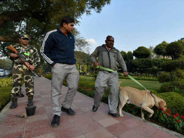 हाई अलर्ट पर देश