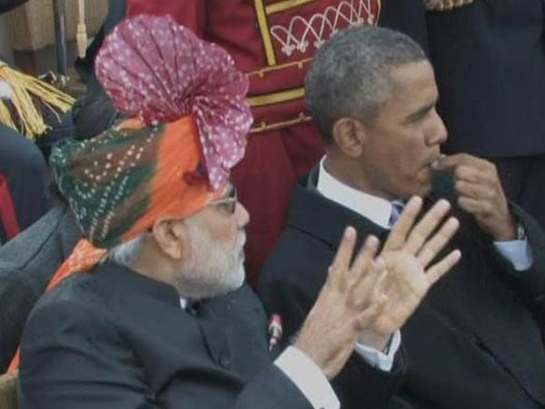 कुछ चबाते दिखें ओबामा