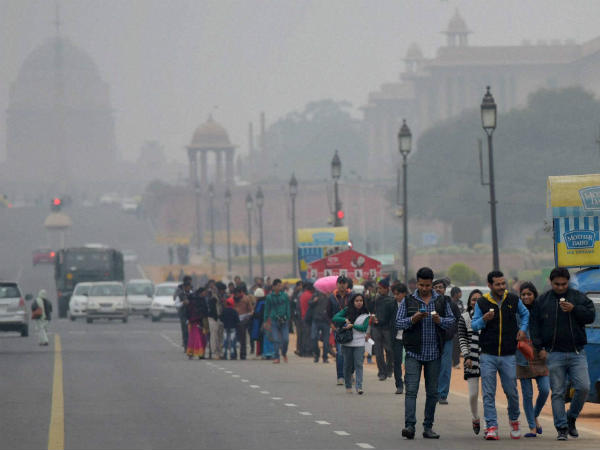 दिल्ली में सर्द सुबह, दिन में रहेगी धूप