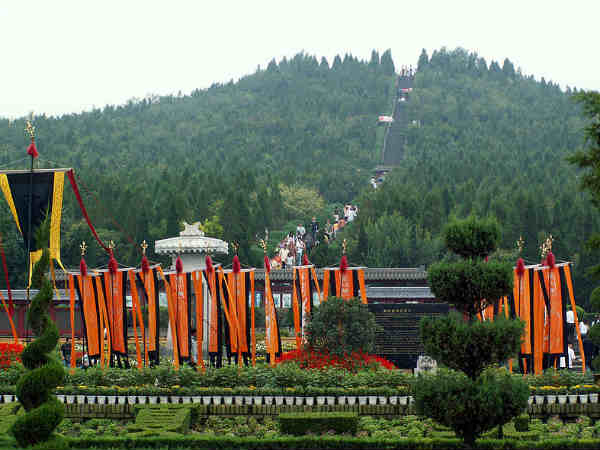 Yangshuo ( खूबसूरत धरती)