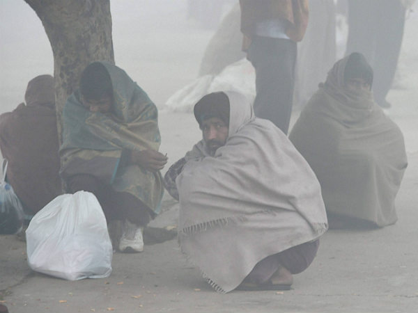 गरज के साथ बौछारें पड़ने की संभावना