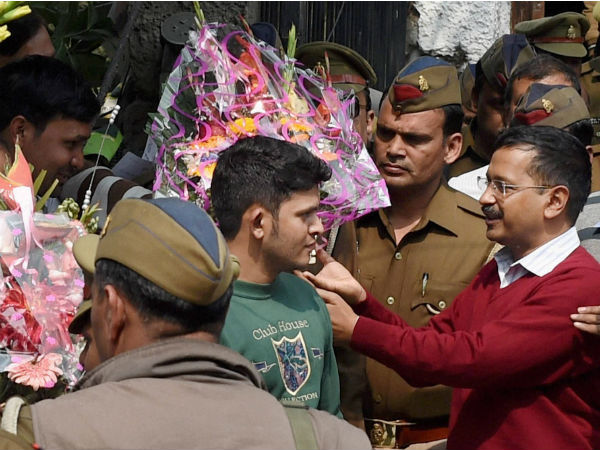 Arvind Kejriwal holds first janta darbar after becoming CM Arvind Kejriwal holds first janta darbar after becoming CM