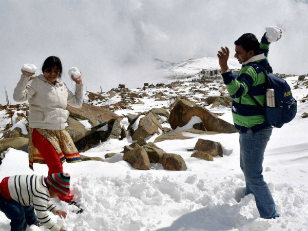 Pics: Tourists flock to snow-bound Manali, Kufri, Enjoying Romantic Weather 