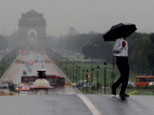 दिल्ली में बूंदाबांदी के आसार