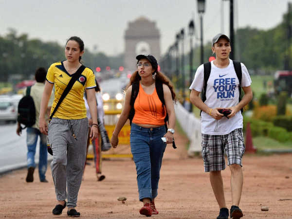 दिल्ली में साफ रहेगा आसमान