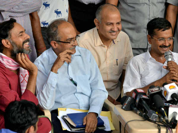 एक साथ पार्टी की नींव डाली आज एक दूसरे के दुश्मन