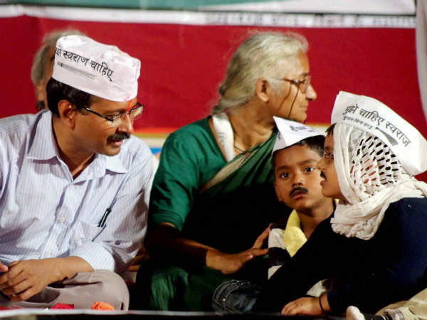 पार्टी में अराजकताऔर मेधा ने केजरीवाल को सुनायी खरी-खोटी छोड़ी पार्टी