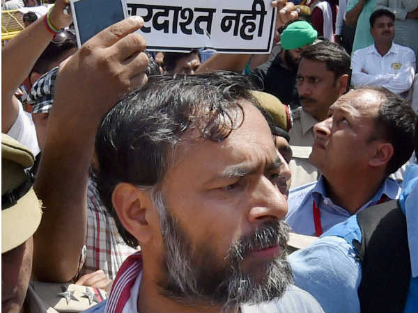 आप को 50 सीटों से ज्यादा का दावा करने वाले योगेंद्र हैं षड़यंत्रकारी आप को 50 सीटों से ज्यादा का दावा करने वाले योगेंद्र हैं षड़यंत्रकारी