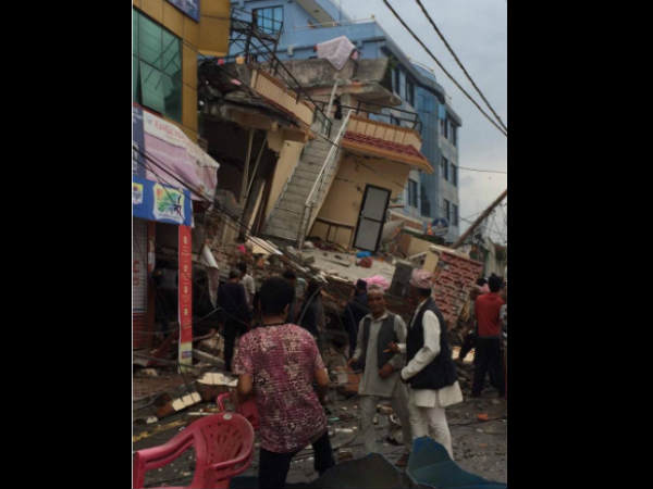 देखें तस्वीरें: भूकंप के बाद घरों और इमारत का हाल