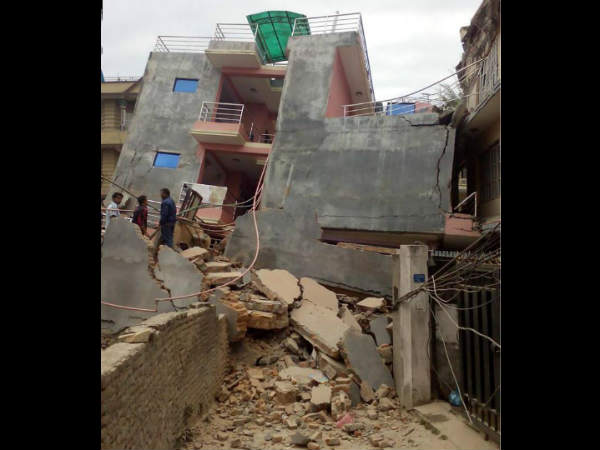 देखें तस्वीरें: भूकंप के बाद घरों और इमारत का हाल