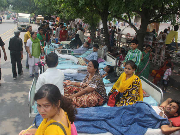 सड़क बना अस्पताल