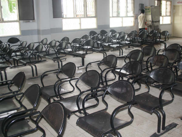 अस्पताल में पसरा सन्नाटा