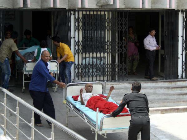 भूकंप की खबर सुनते ही लोग अस्पताल से बाहर भागने लगे