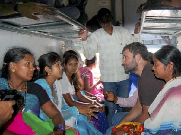 जनरल डिब्बे में राहुल गांधी