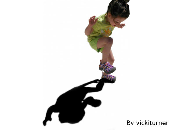 Kid playing: बच्चे की परछायीं 