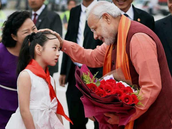 एयरपोर्ट पर हुआ भव्य स्वागत एयरपोर्ट पर हुआ भव्य स्वागत