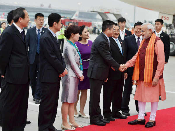 एयरपोर्ट पर हुआ भव्य स्वागत एयरपोर्ट पर हुआ भव्य स्वागत