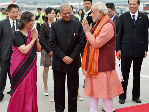 एयरपोर्ट पर हुआ भव्य स्वागत एयरपोर्ट पर हुआ भव्य स्वागत