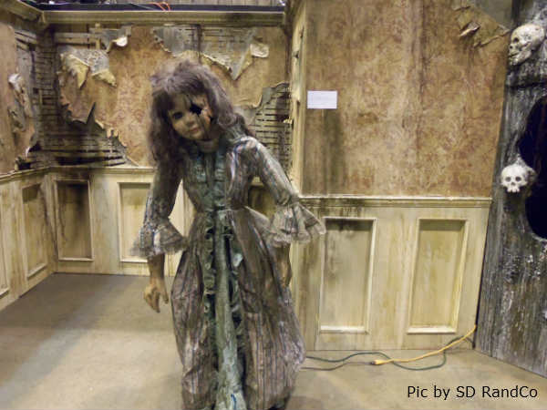 गुड़‍िया को बांधना 