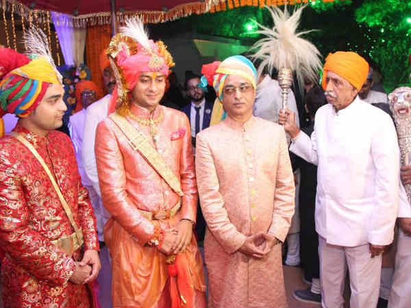 शादी की तस्वीरें..