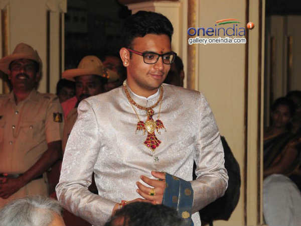 यदुवीर की ताजपोशी यदुवीर की ताजपोशी