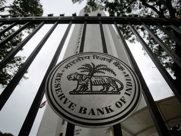 लाइसेंसिंग शर्त के तहत आरबीआई ने की कार्रवाई