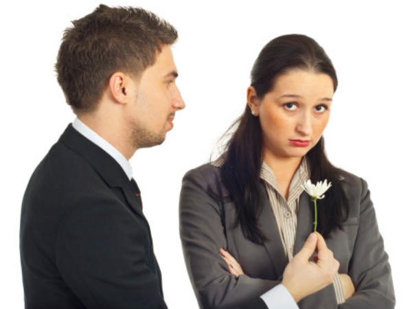 एक ही कंपनी में काम करने वाली लड़की नहीं चाहिए