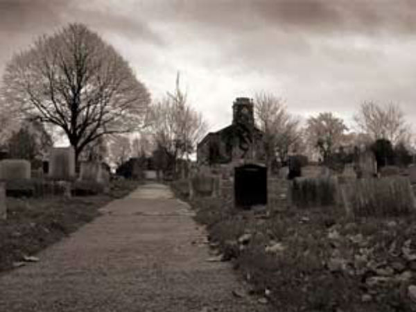 श्मशान के आसपास नहीं जाना चाहिए