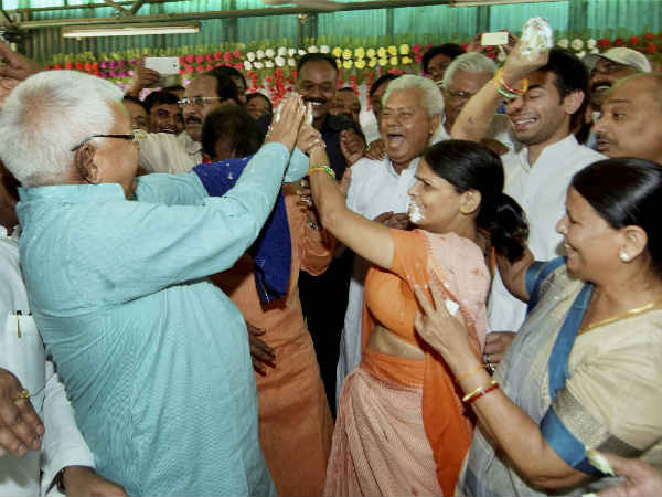 घोटालों में शामिल रहा नाम घोटालों में शामिल रहा नाम