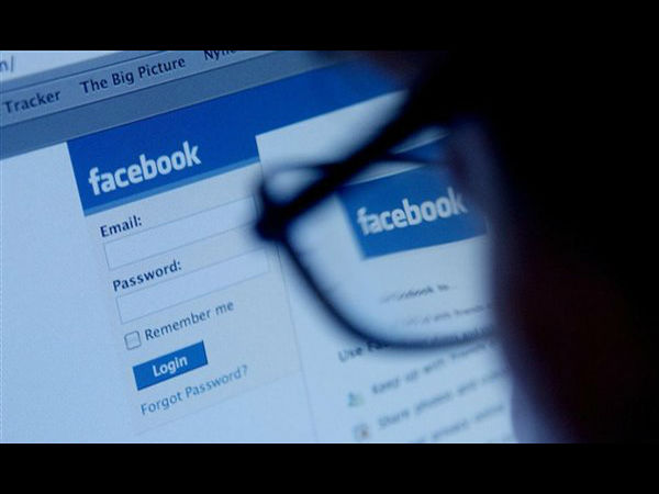 कैसे बचाएं फेसबुक को ?
