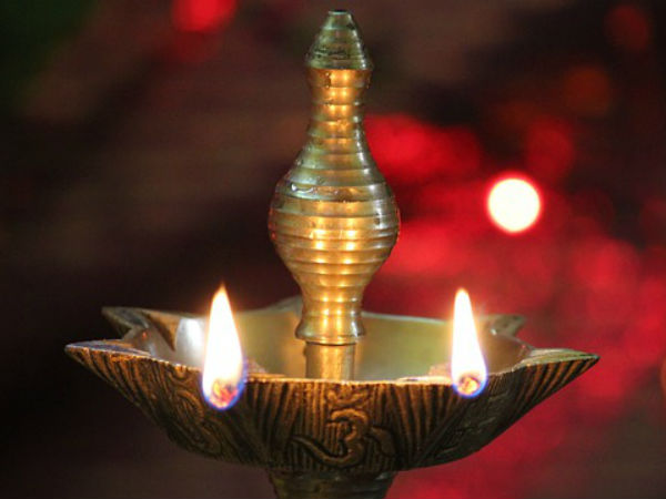 मोमबत्ती से न जलायें दीपक मोमबत्ती से न जलायें दीपक