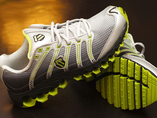 स्पोर्ट्स शूज