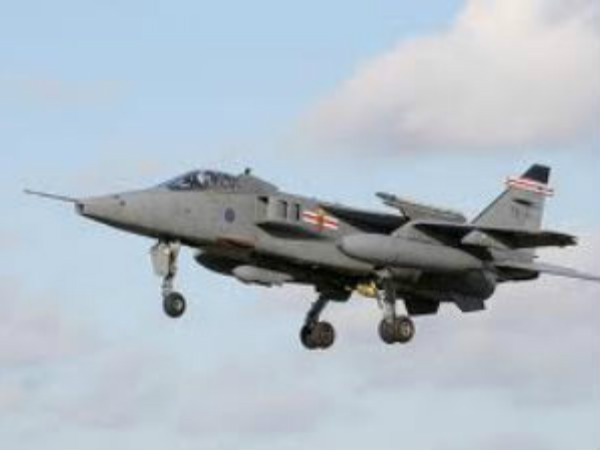 कैनबेरा, हॉकर हुए आउटडेटेड