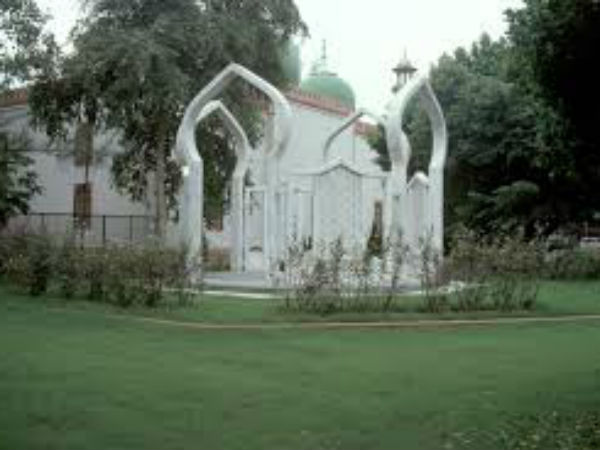 Maulana Azad to Rafi Ahmad Kidwai used to offer prayers at the parliament street mosque Maulana Azad to Rafi Ahmad Kidwai used to offer prayers at the parliament street mosque