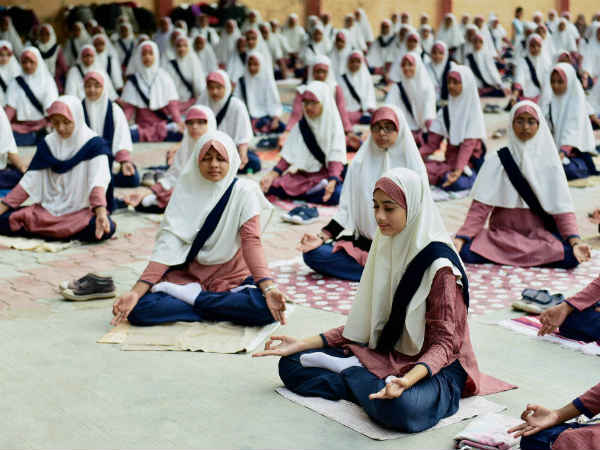 BJP leader Vijay Goel is visiting Muslims dominating areas in capital to pursue them to take part in Yoga Day BJP leader Vijay Goel is visiting Muslims dominating areas in capital to pursue them to take part in Yoga Day