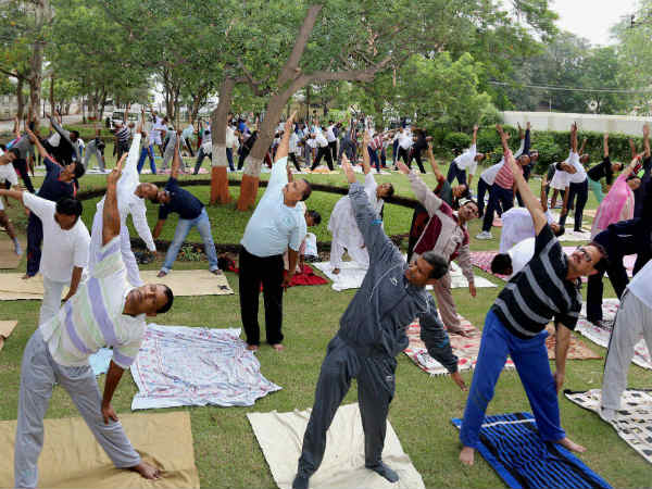 सीआईडी के अधिकारी भी योगमय सीआईडी के अधिकारी भी योगमय